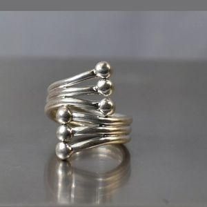 💥Stunning 925 Silver ring size 6.              E6